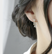 Load image into Gallery viewer, Statement Grey: LOTTIE EARRING (SILVER)