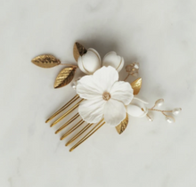 Load image into Gallery viewer, Davie &amp; Chiyo - Floral Hair Comb
