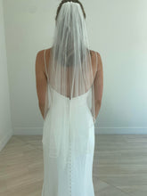 Load image into Gallery viewer, Arthur Harris - Pear and Beaded Edge Veil
