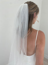 Load image into Gallery viewer, Arthur Harris - Pear and Beaded Edge Veil
