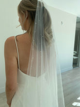 Load image into Gallery viewer, Bridal Classics - Scattered Pearl Veil
