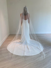Load image into Gallery viewer, Arthur Harris - Pearl and Sparkle Veil
