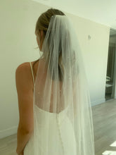 Load image into Gallery viewer, Bridal Classics - Scattered Crystal Veil
