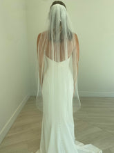 Load image into Gallery viewer, Bridal Classics - Scattered Crystal Veil
