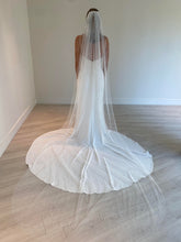 Load image into Gallery viewer, Arthur Harris - Scattered Pearl Veil
