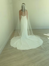 Load image into Gallery viewer, Bridal Classics - Scattered Pearl Edge Veil
