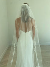 Load image into Gallery viewer, Bridal Classics - Lace Trim Veil
