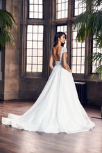 Load image into Gallery viewer, Paloma Blanca - 4904

