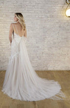 Load image into Gallery viewer, Stella York - 7696

