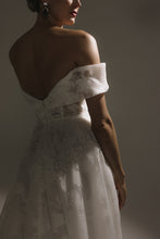 Load image into Gallery viewer, HERA COUTURE - Josephina
