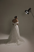 Load image into Gallery viewer, HERA COUTURE - Josephina
