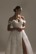 Load image into Gallery viewer, HERA COUTURE - Josephina
