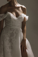 Load image into Gallery viewer, HERA COUTURE - Josephina
