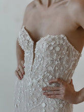 Load image into Gallery viewer, COLBY JOHN - BELLA

