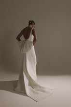 Load image into Gallery viewer, HERA COUTURE - Val
