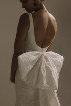 Load image into Gallery viewer, HERA COUTURE - Val
