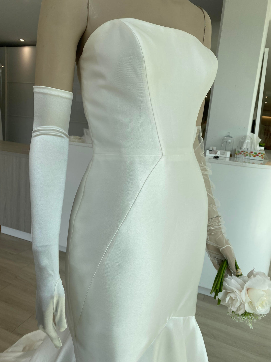Essence of Australia - Satin Gloves