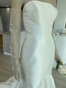 Essence of Australia - Tulle Pearl Gloves