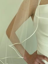 Load image into Gallery viewer, Bridal Classics: Simple Edge Veil
