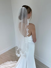 Load image into Gallery viewer, Arthur Harris: Lace Trim Veil
