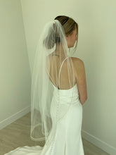 Load image into Gallery viewer, Bridal Classics: Horsehair Trim with Sparkle Veil

