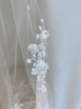 Load image into Gallery viewer, Arthur Harris: Long 3D Floral Lace Veil
